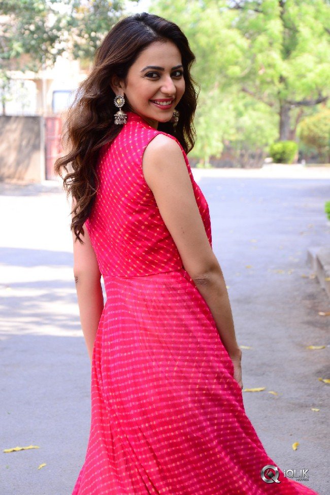 Rakul-Preet-Singh-New-Photos